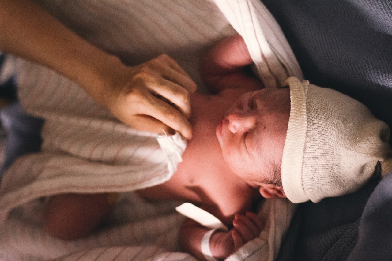 Best 6 Tips for New Moms Handling Newborns